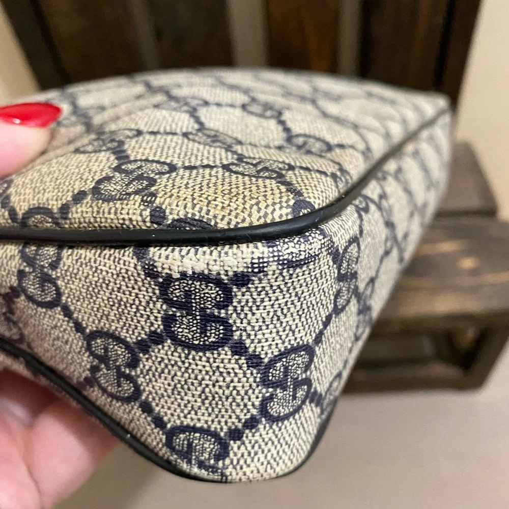 Vintage Gucci cosmetic clutch bag - Picture 5 of 11